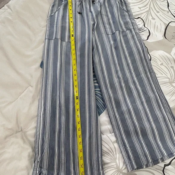 💥PRICE⬇️ 
ABERCROMBIE & FITCH • Blue & White Stripe Wide leg Pants • sz Small - Picture 10 of 11